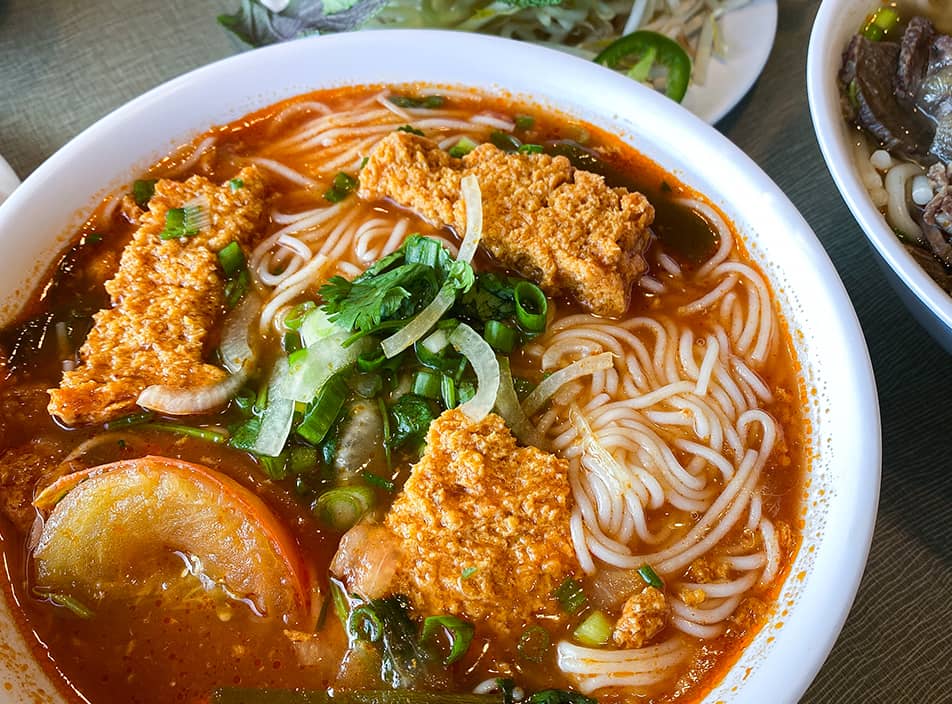 vietnamese food bun rieu